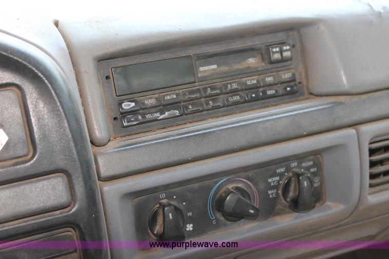 image for item H7473 1994 Ford F350 XL flatbed pickup truck