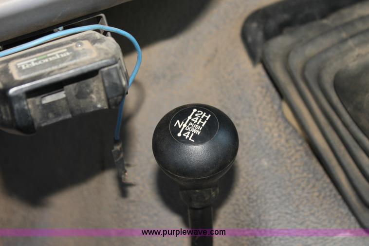 image for item H7473 1994 Ford F350 XL flatbed pickup truck