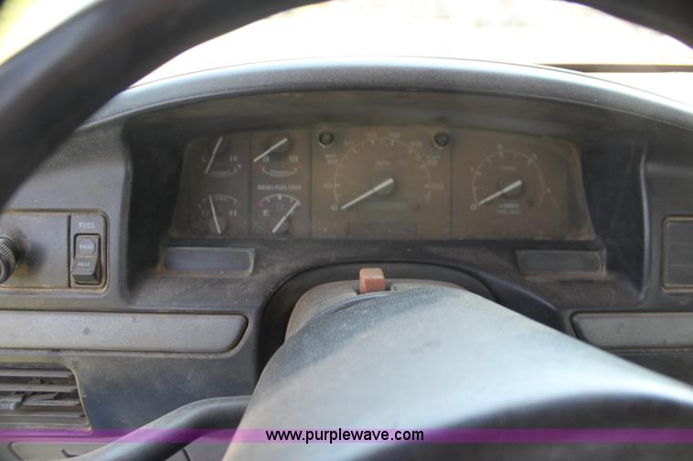 image for item H7473 1994 Ford F350 XL flatbed pickup truck