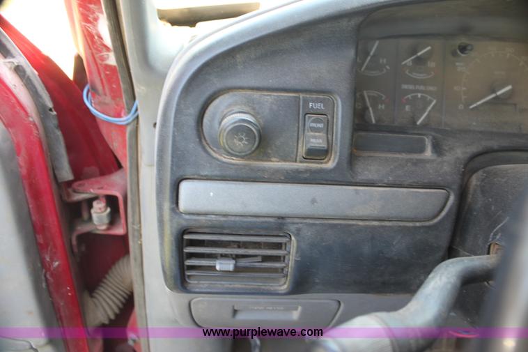 image for item H7473 1994 Ford F350 XL flatbed pickup truck