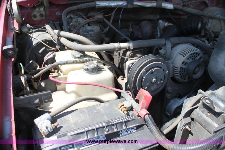 image for item H7473 1994 Ford F350 XL flatbed pickup truck