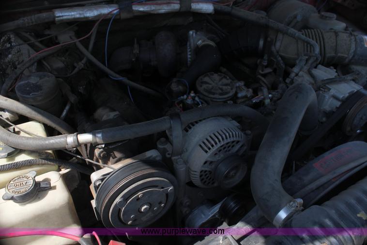 image for item H7473 1994 Ford F350 XL flatbed pickup truck