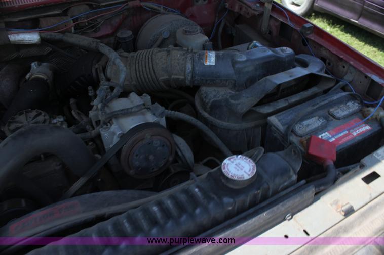 image for item H7473 1994 Ford F350 XL flatbed pickup truck