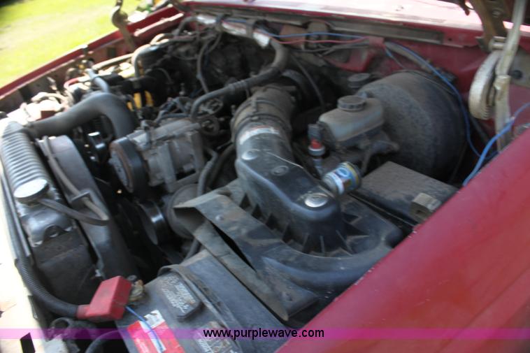 image for item H7473 1994 Ford F350 XL flatbed pickup truck