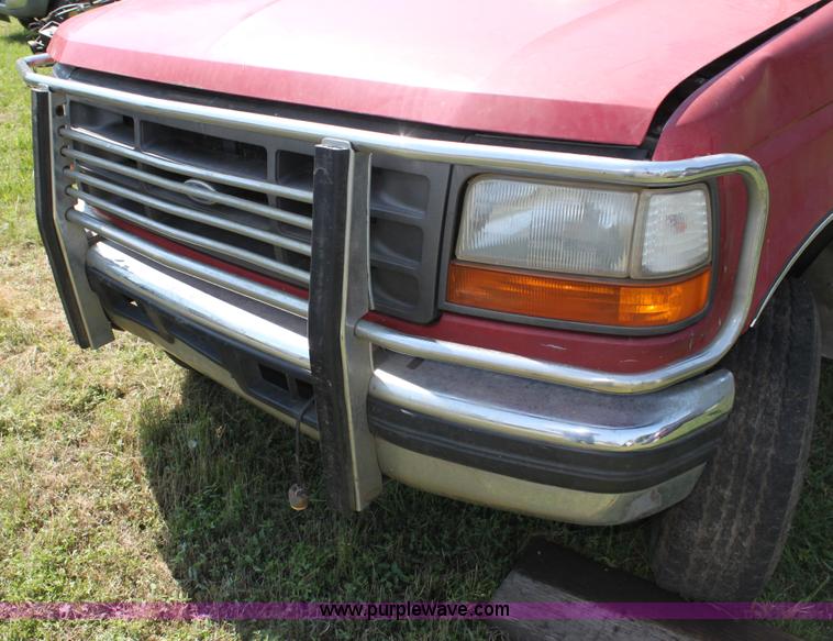 image for item H7473 1994 Ford F350 XL flatbed pickup truck