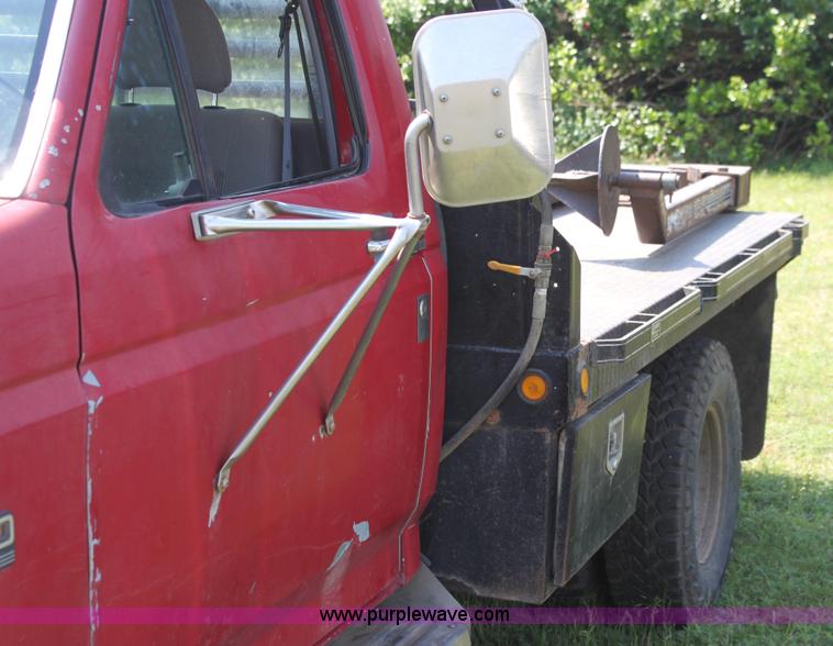 image for item H7473 1994 Ford F350 XL flatbed pickup truck