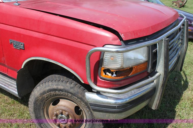 image for item H7473 1994 Ford F350 XL flatbed pickup truck