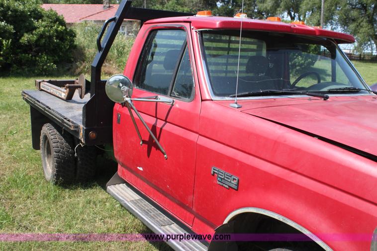 image for item H7473 1994 Ford F350 XL flatbed pickup truck