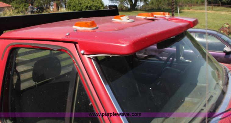 image for item H7473 1994 Ford F350 XL flatbed pickup truck