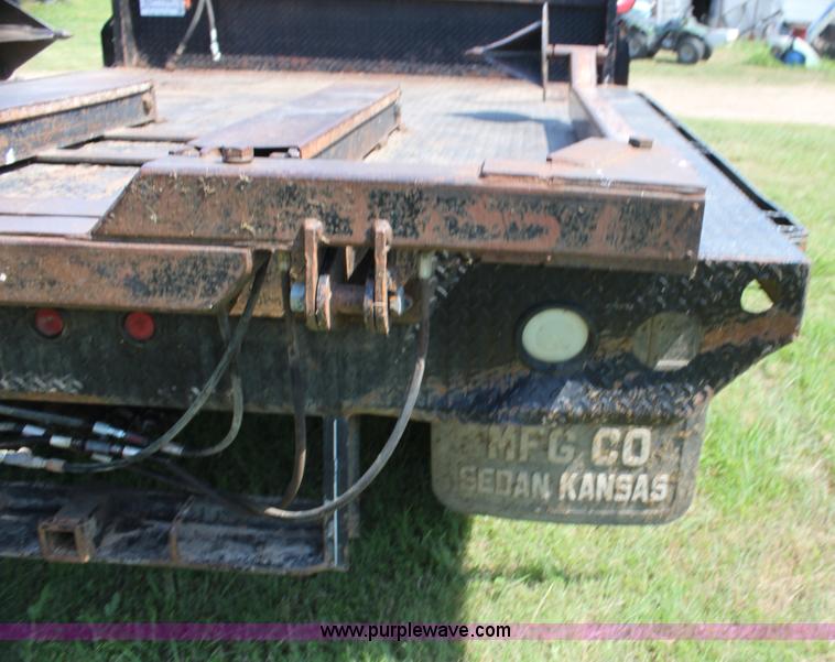 image for item H7473 1994 Ford F350 XL flatbed pickup truck