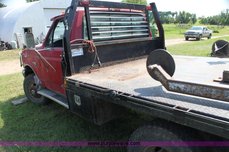 image for item H7473 1994 Ford F350 XL flatbed pickup truck