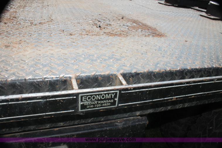 image for item H7473 1994 Ford F350 XL flatbed pickup truck