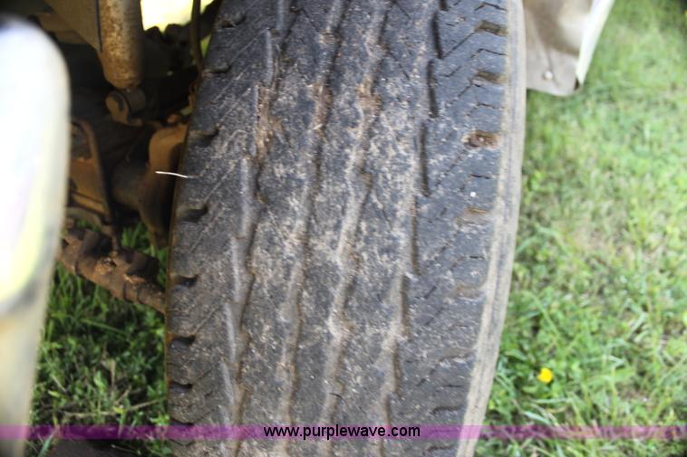 image for item H7473 1994 Ford F350 XL flatbed pickup truck