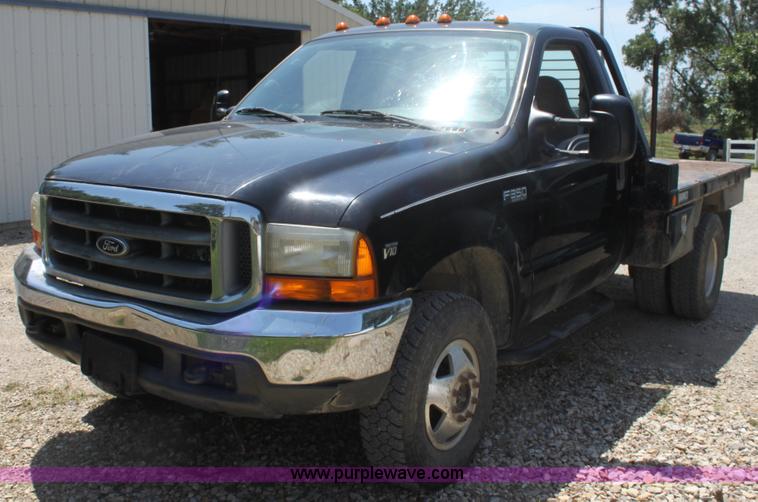 image for item H7476 1999 Ford F350 XLT flatbed truck