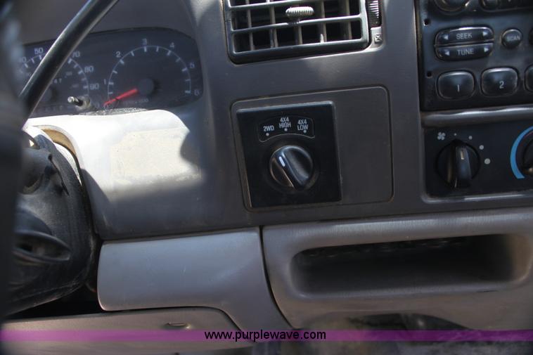 image for item H7476 1999 Ford F350 XLT flatbed truck