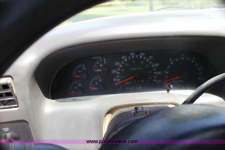 image for item H7476 1999 Ford F350 XLT flatbed truck