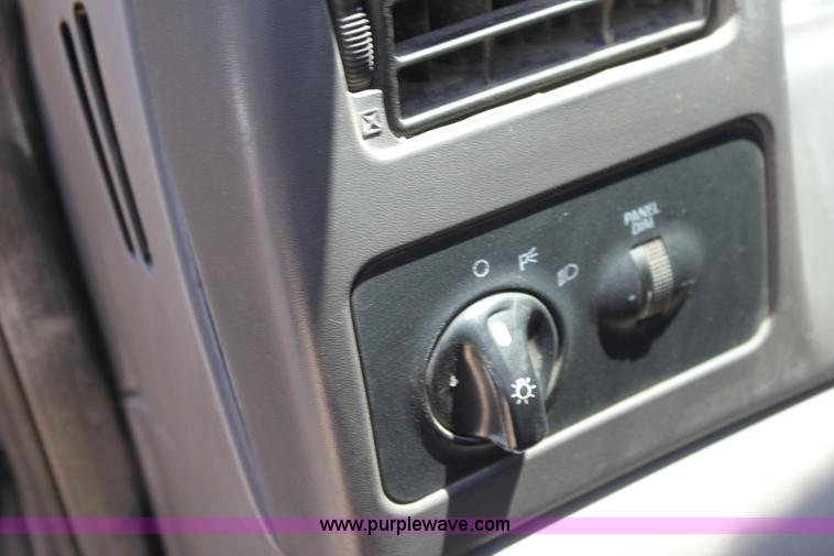 image for item H7476 1999 Ford F350 XLT flatbed truck