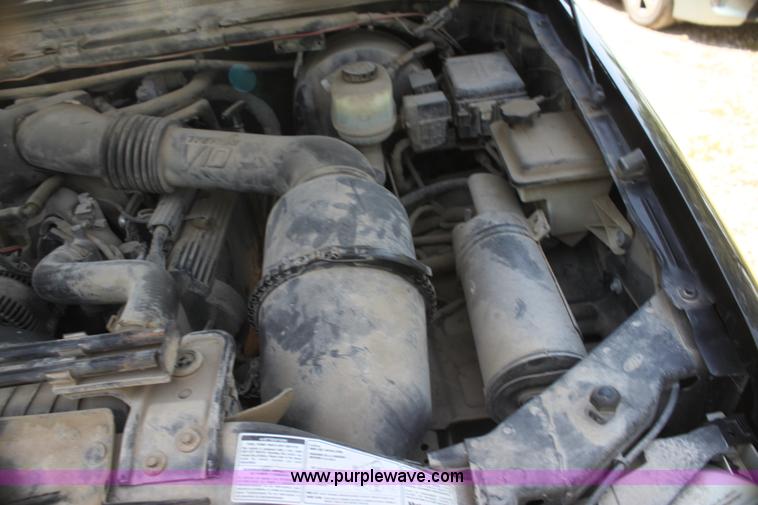 image for item H7476 1999 Ford F350 XLT flatbed truck