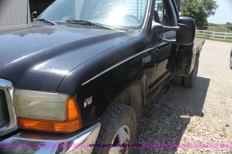 image for item H7476 1999 Ford F350 XLT flatbed truck