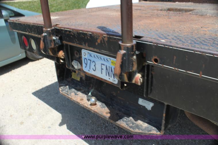 image for item H7476 1999 Ford F350 XLT flatbed truck
