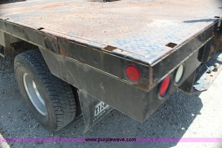 image for item H7476 1999 Ford F350 XLT flatbed truck