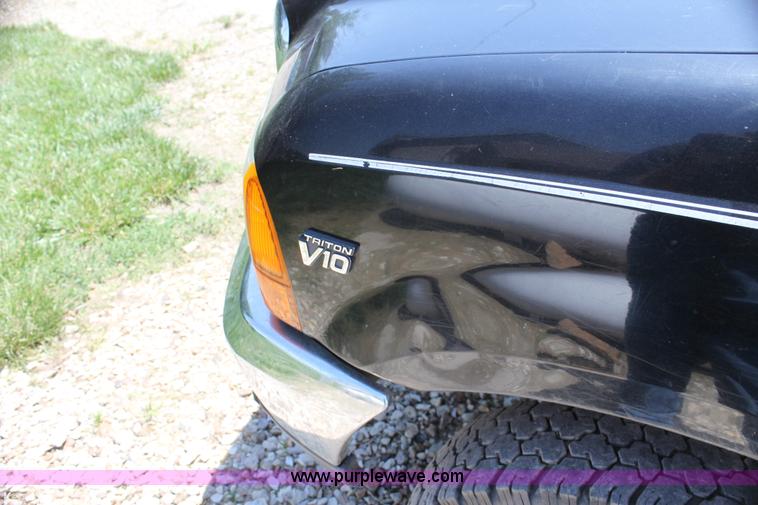 image for item H7476 1999 Ford F350 XLT flatbed truck