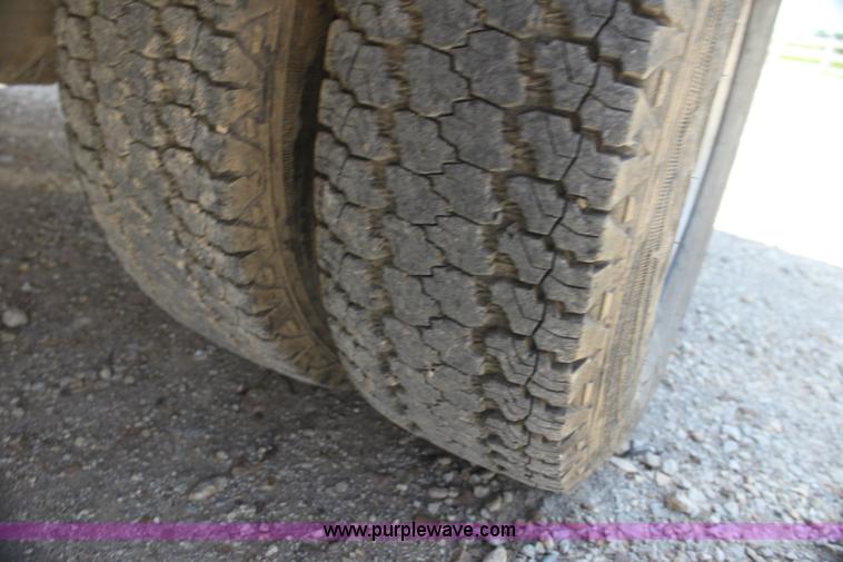 image for item H7476 1999 Ford F350 XLT flatbed truck