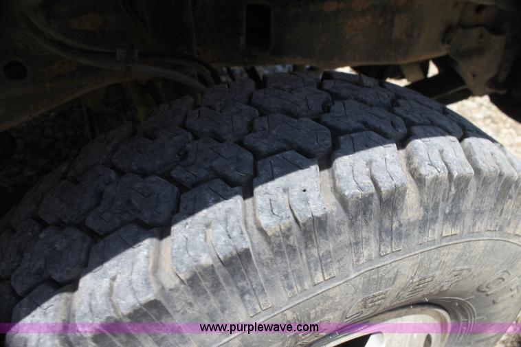 image for item H7476 1999 Ford F350 XLT flatbed truck