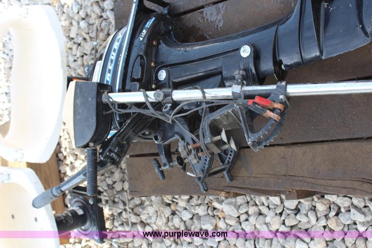 image for item X9261 Assorted boat parts