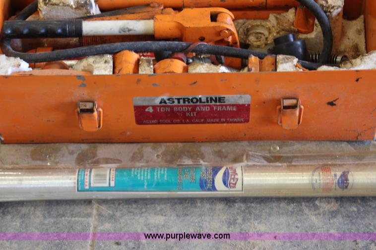 image for item X9263 Astroline four ton porta power