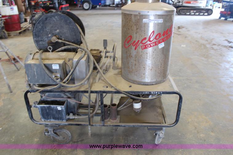 image for item X9264 Cyclone steam pressure washer