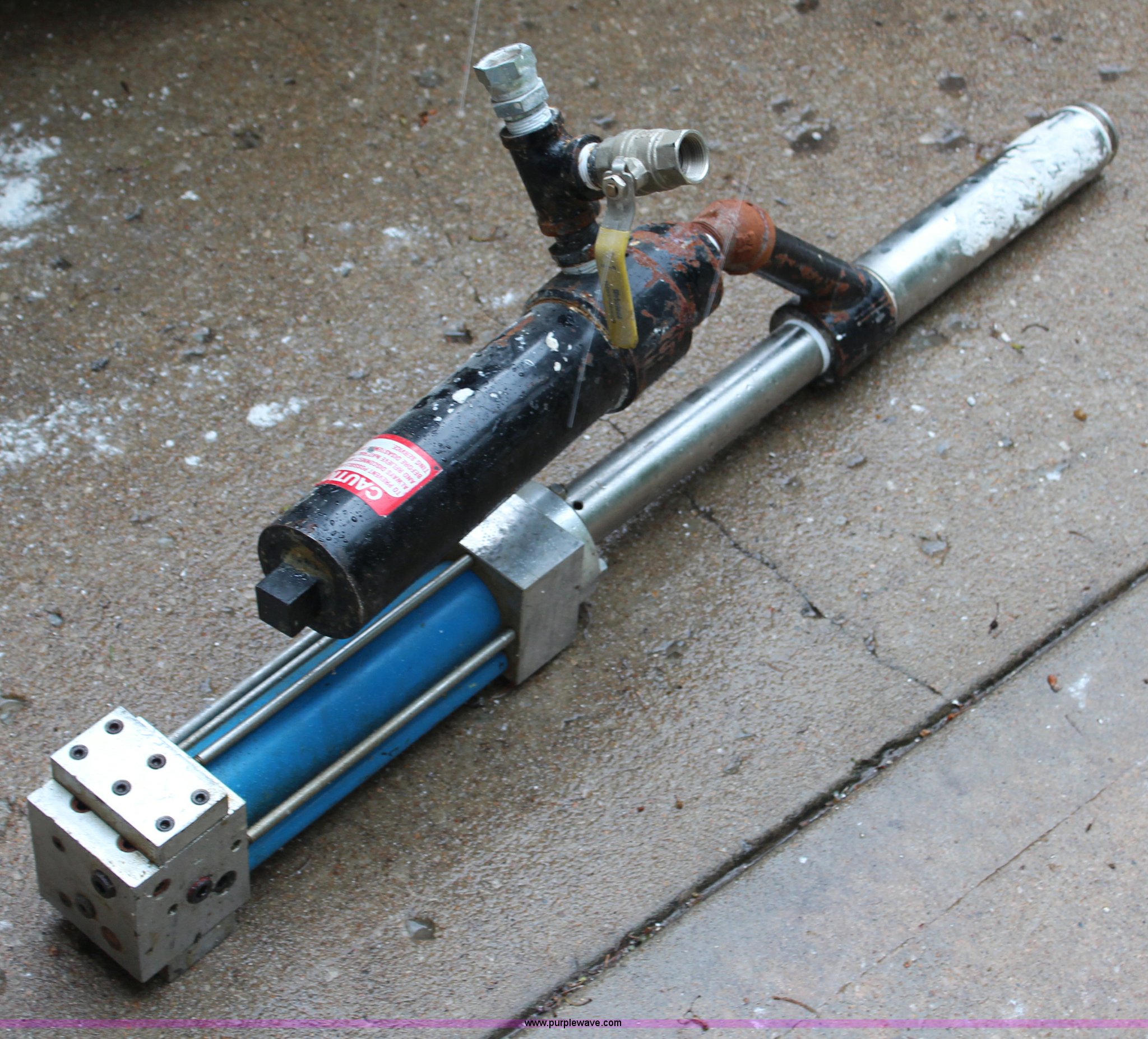 Drywall texture machine in Olathe, KS Item G5249 sold Purple Wave