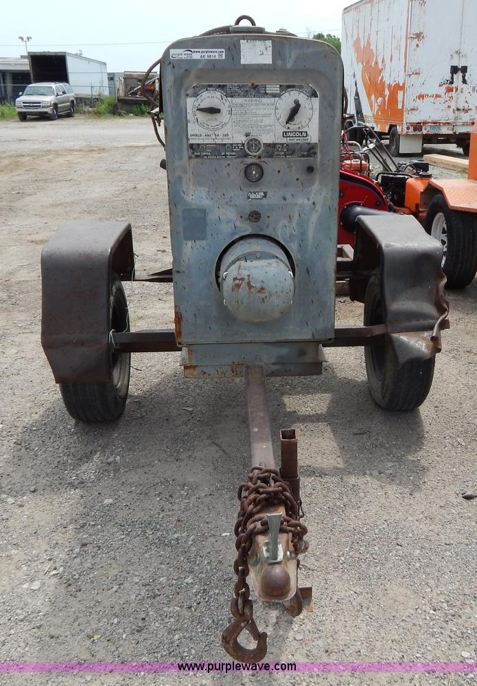 image for item AE9814 Lincoln SA-200 F-163 portable arc welder