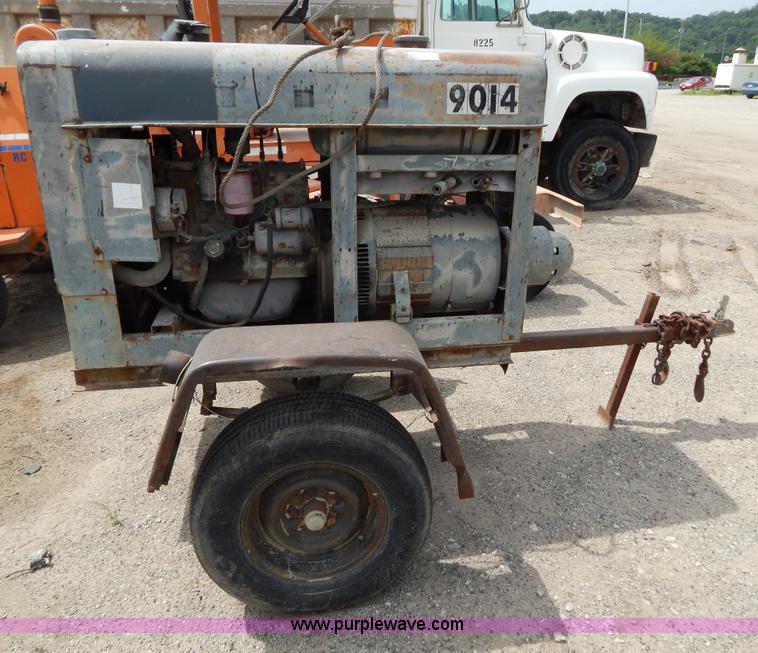 image for item AE9814 Lincoln SA-200 F-163 portable arc welder