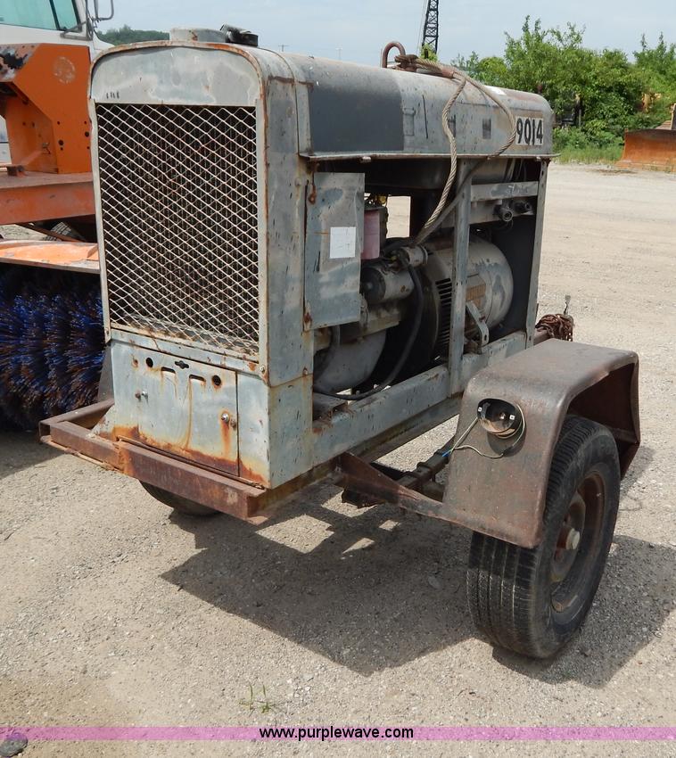 image for item AE9814 Lincoln SA-200 F-163 portable arc welder