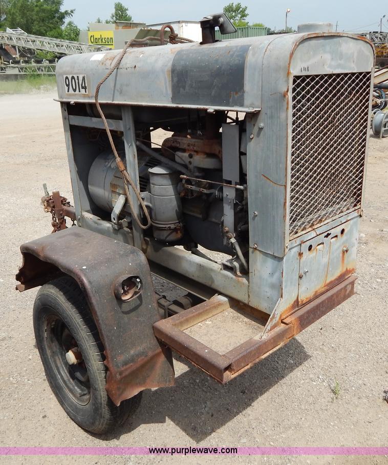 image for item AE9814 Lincoln SA-200 F-163 portable arc welder