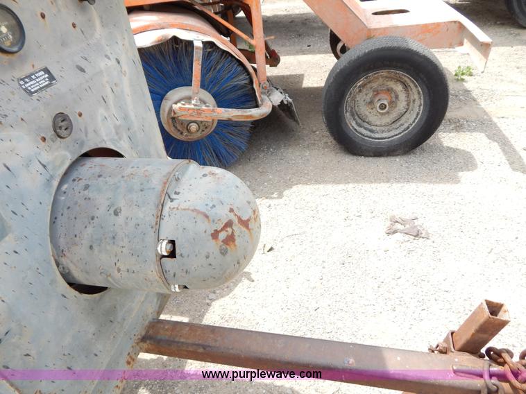 image for item AE9814 Lincoln SA-200 F-163 portable arc welder