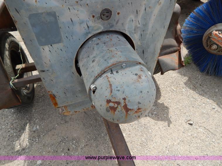 image for item AE9814 Lincoln SA-200 F-163 portable arc welder