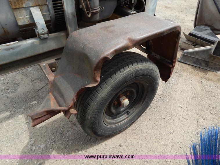 image for item AE9814 Lincoln SA-200 F-163 portable arc welder