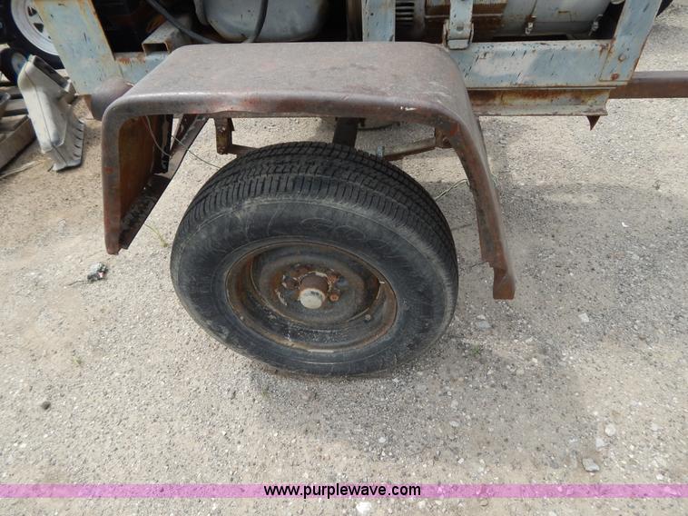 image for item AE9814 Lincoln SA-200 F-163 portable arc welder