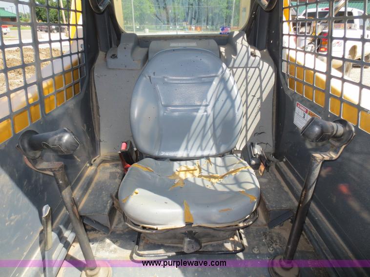 image for item D5848 Gehl 5640 skid steer
