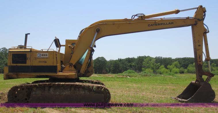 image for item D5864 1986 Caterpillar 225 excavator