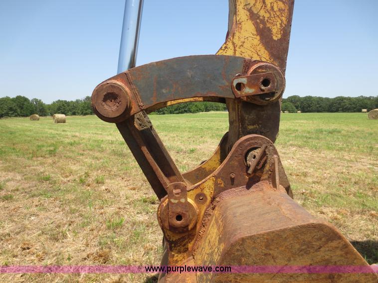 image for item D5864 1986 Caterpillar 225 excavator