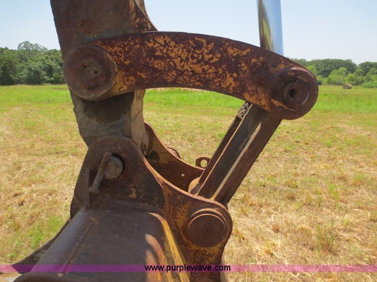 image for item D5864 1986 Caterpillar 225 excavator