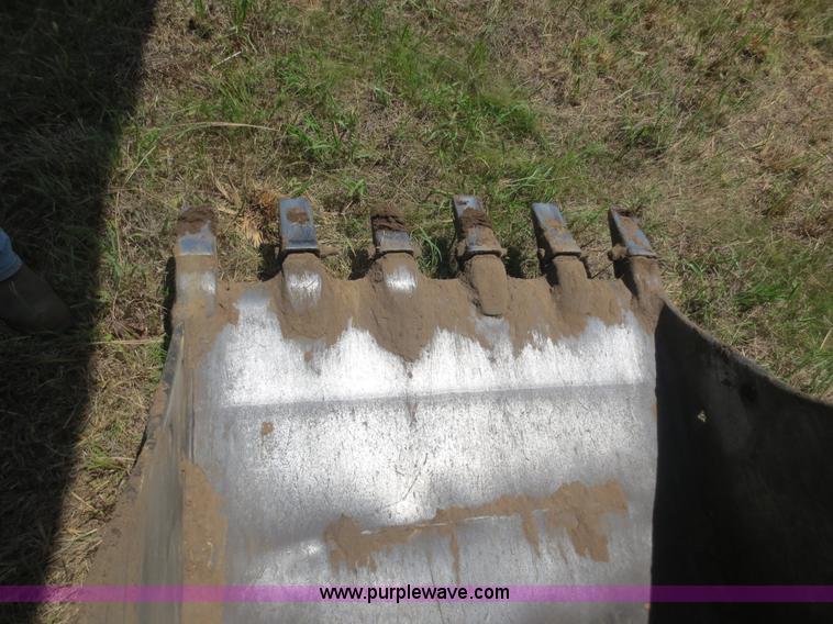 image for item D5864 1986 Caterpillar 225 excavator