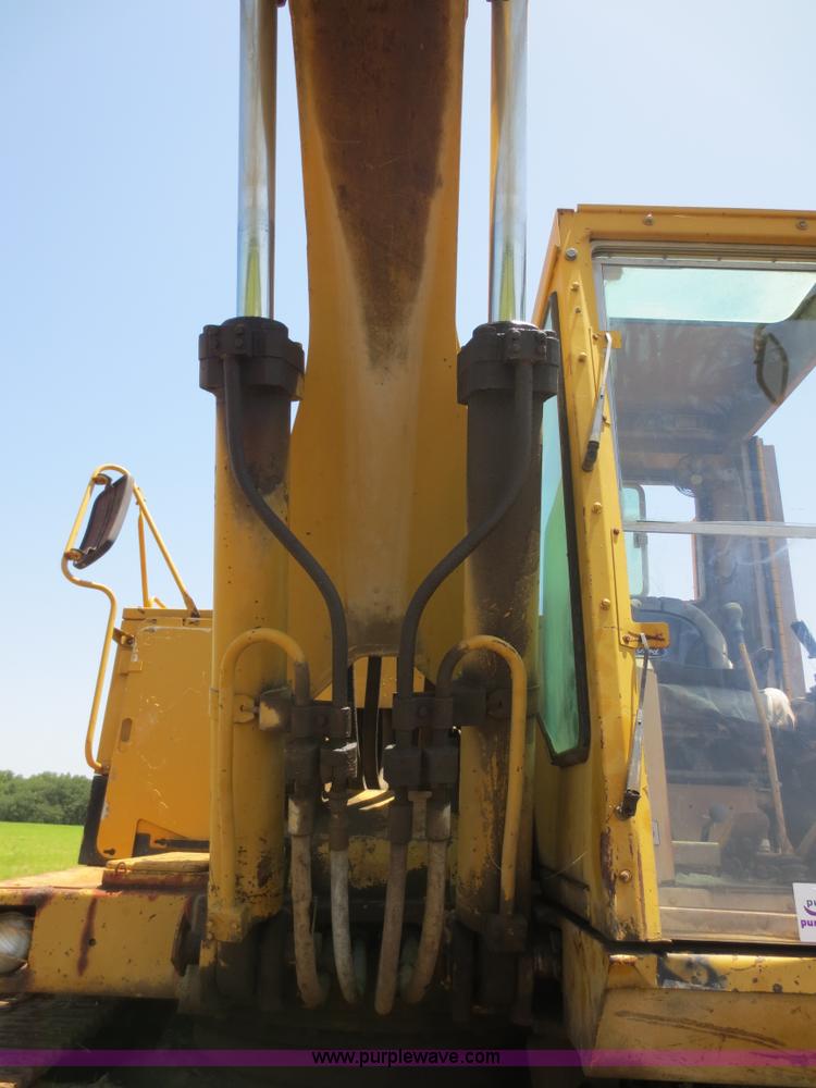 image for item D5864 1986 Caterpillar 225 excavator