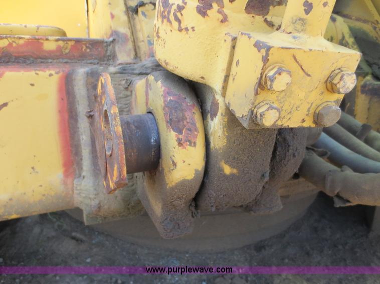 image for item D5864 1986 Caterpillar 225 excavator
