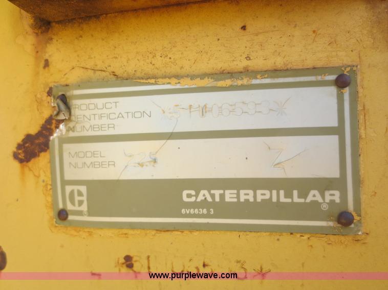 image for item D5864 1986 Caterpillar 225 excavator