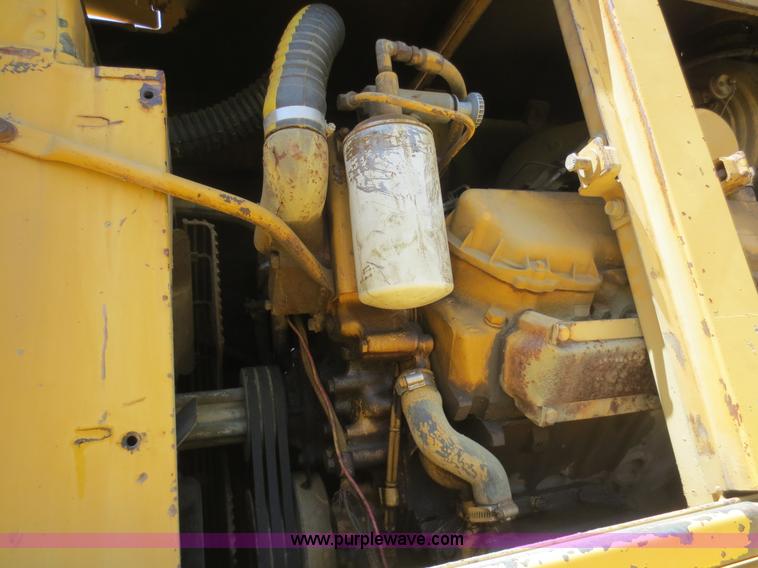 image for item D5864 1986 Caterpillar 225 excavator