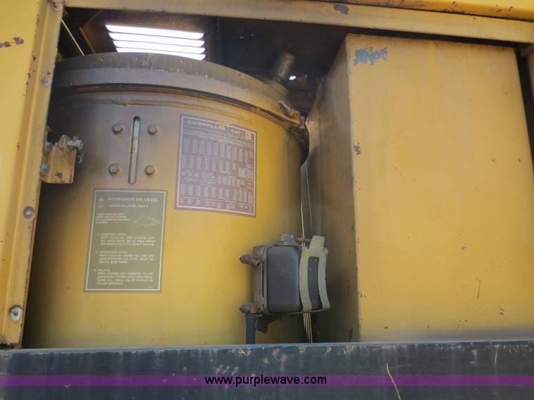 image for item D5864 1986 Caterpillar 225 excavator